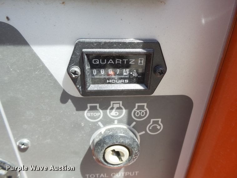 image for item FL9391 2015 Chevrolet Silverado 3500 flatbed pickup truck