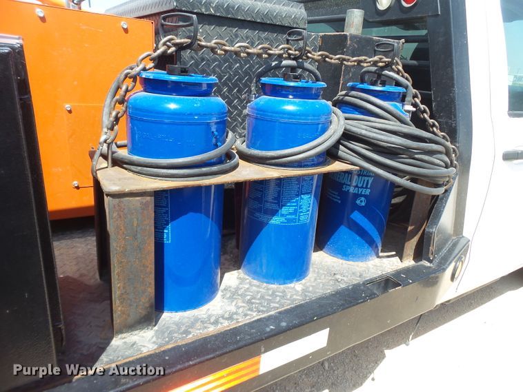 image for item FL9391 2015 Chevrolet Silverado 3500 flatbed pickup truck