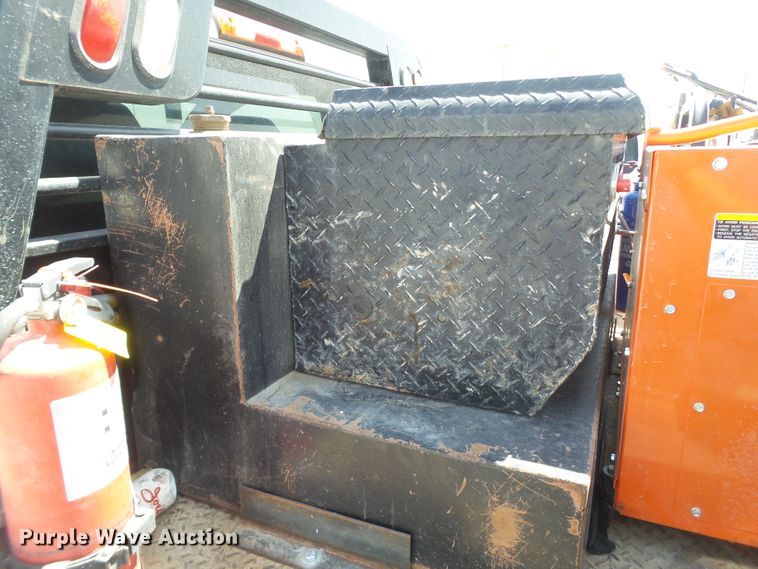 image for item FL9391 2015 Chevrolet Silverado 3500 flatbed pickup truck