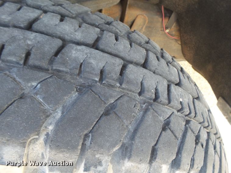 image for item FL9391 2015 Chevrolet Silverado 3500 flatbed pickup truck