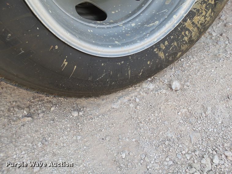 image for item FL9391 2015 Chevrolet Silverado 3500 flatbed pickup truck