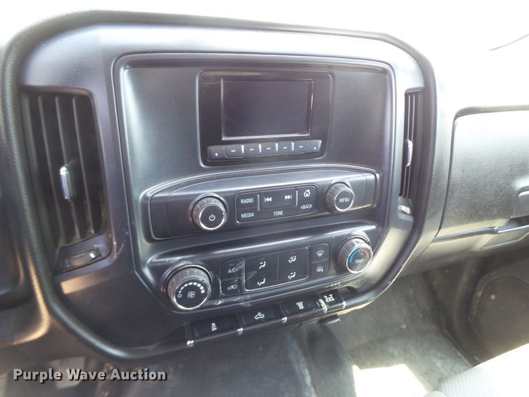 image for item FL9391 2015 Chevrolet Silverado 3500 flatbed pickup truck