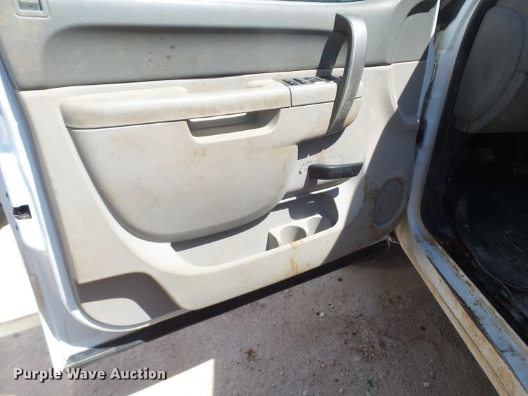 image for item FL9392 2013 Chevrolet Silverado 3500 Crew Cab pickup truck