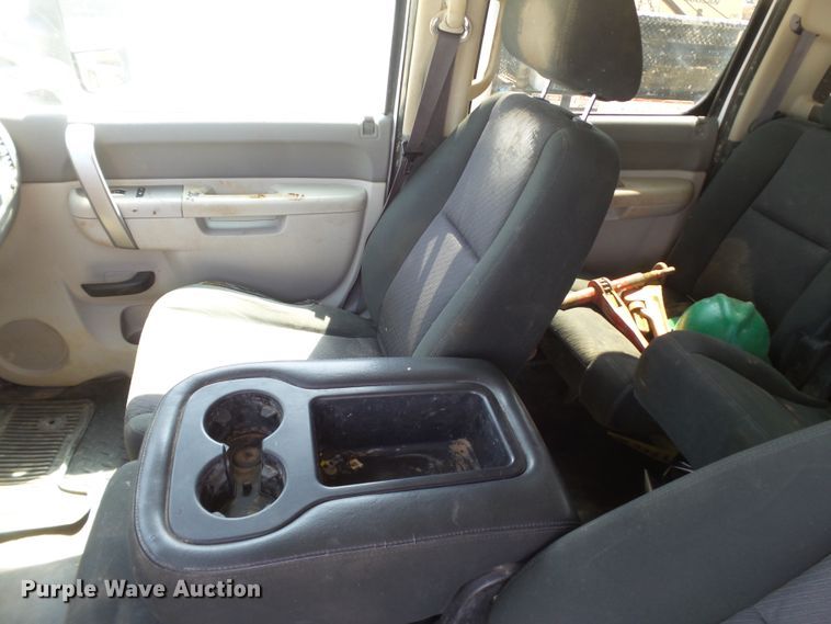 image for item FL9392 2013 Chevrolet Silverado 3500 Crew Cab pickup truck