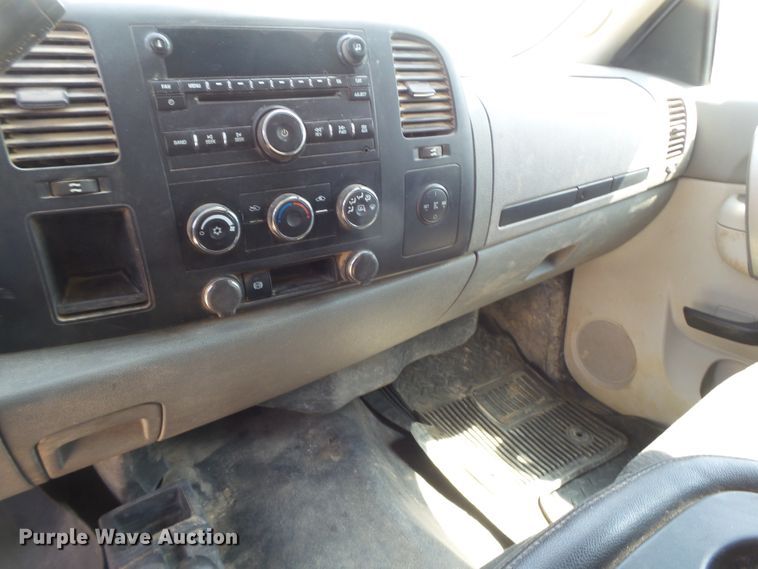 image for item FL9392 2013 Chevrolet Silverado 3500 Crew Cab pickup truck