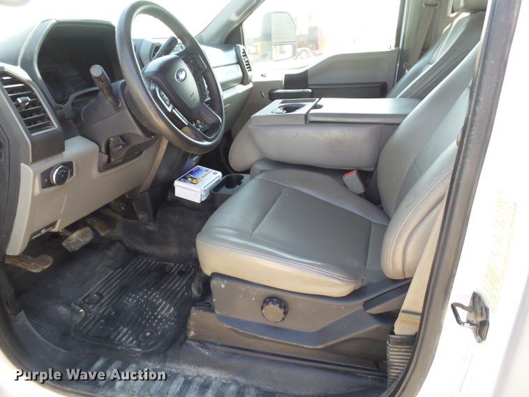 image for item FL9393 2017 Ford F550 Super Duty flatbed