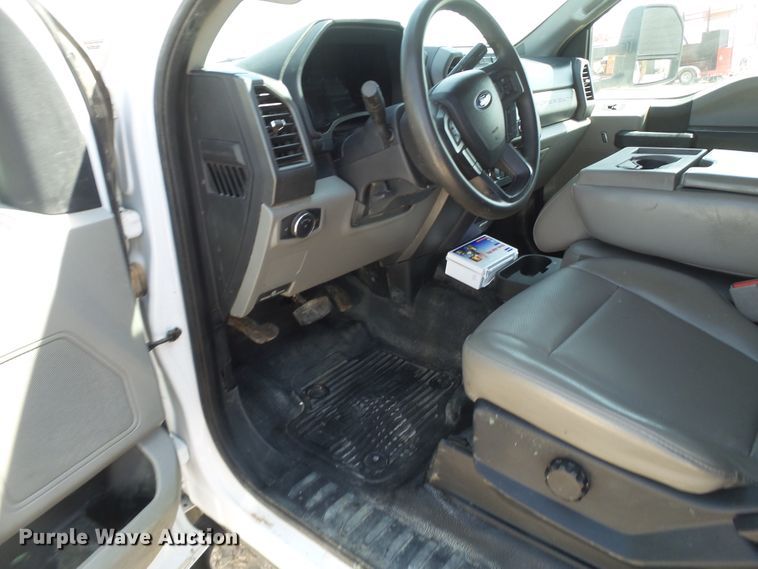 image for item FL9393 2017 Ford F550 Super Duty flatbed