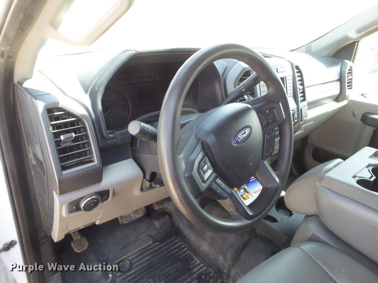 image for item FL9393 2017 Ford F550 Super Duty flatbed