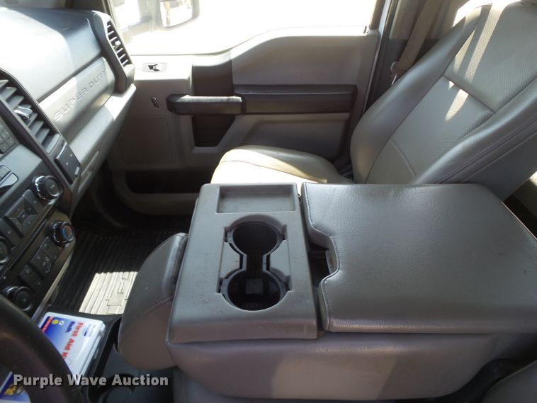 image for item FL9393 2017 Ford F550 Super Duty flatbed