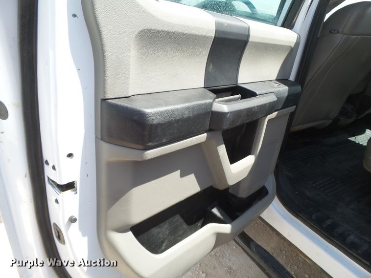 image for item FL9393 2017 Ford F550 Super Duty flatbed