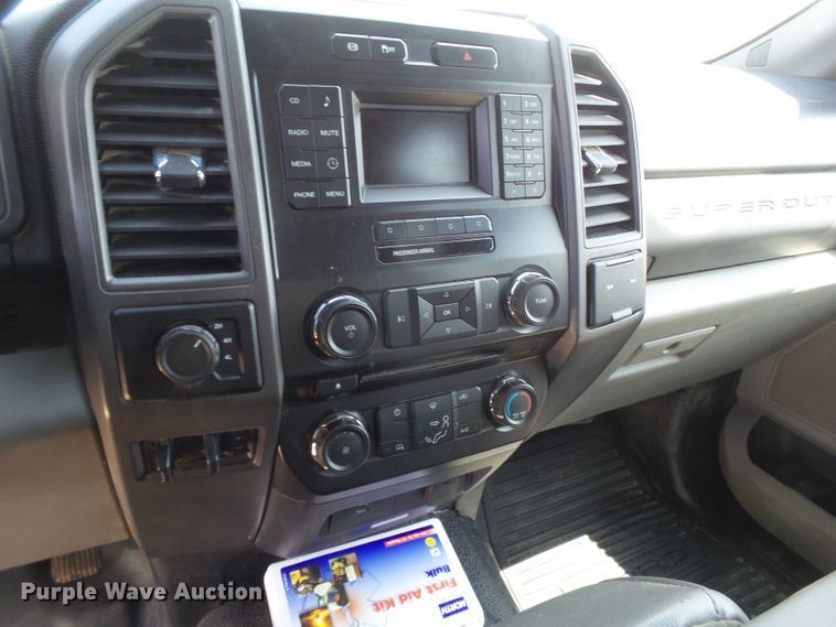 image for item FL9393 2017 Ford F550 Super Duty flatbed