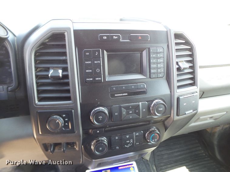 image for item FL9393 2017 Ford F550 Super Duty flatbed