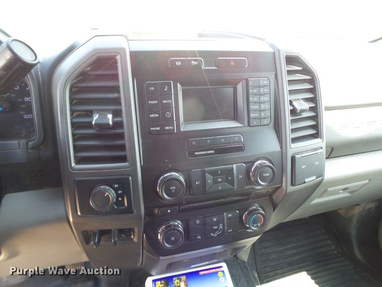 image for item FL9393 2017 Ford F550 Super Duty flatbed