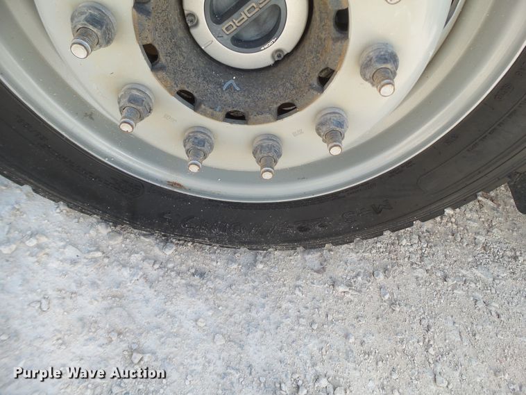 image for item FL9393 2017 Ford F550 Super Duty flatbed