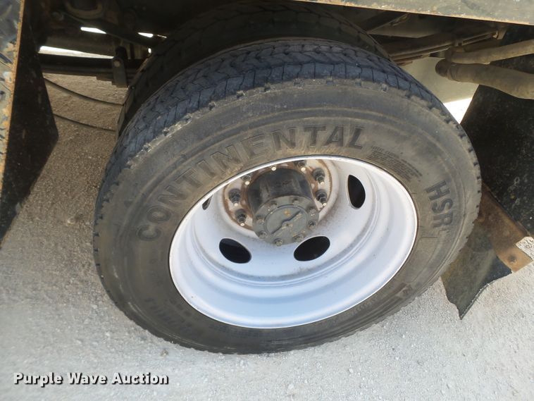 image for item FL9393 2017 Ford F550 Super Duty flatbed