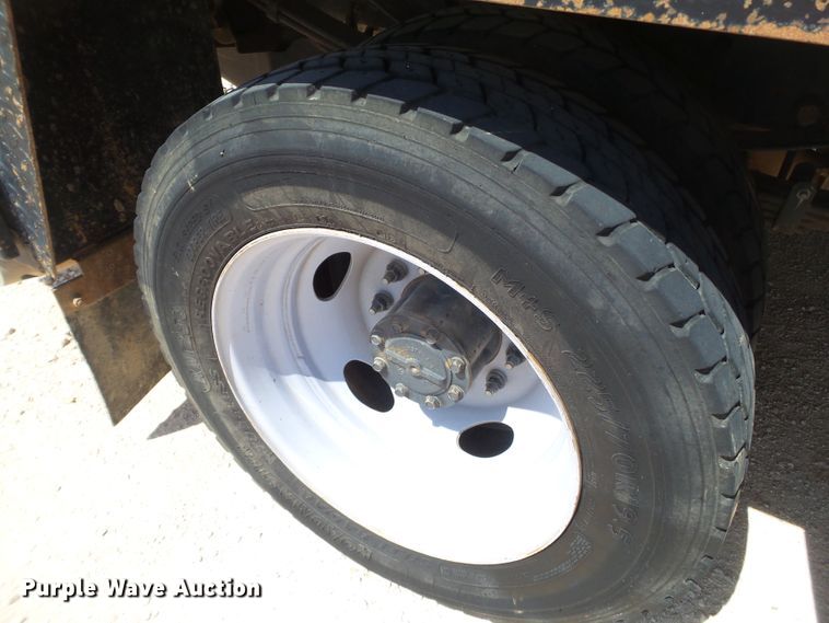 image for item FL9393 2017 Ford F550 Super Duty flatbed