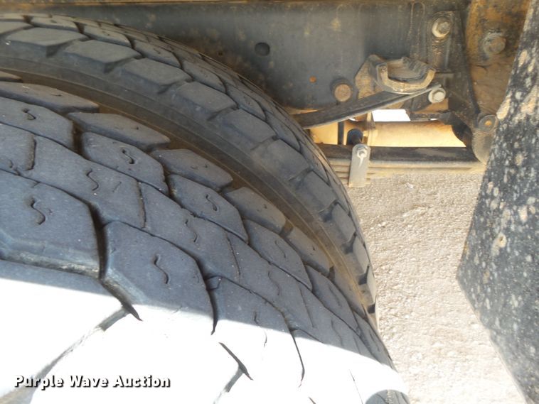 image for item FL9393 2017 Ford F550 Super Duty flatbed