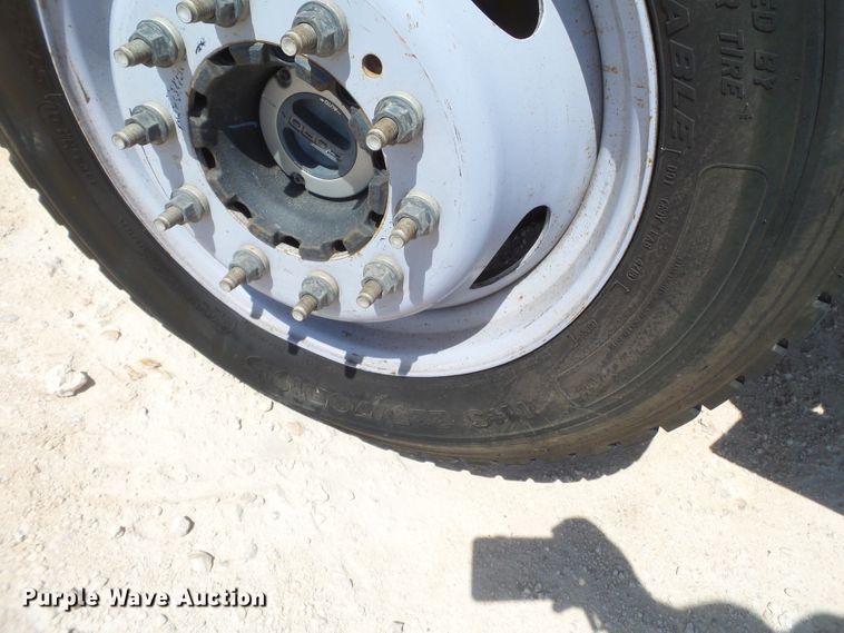 image for item FL9393 2017 Ford F550 Super Duty flatbed