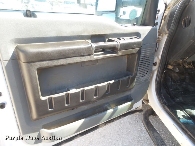 image for item FL9394 2014 Ford F550 Super Duty Crew Cab flatbed truck