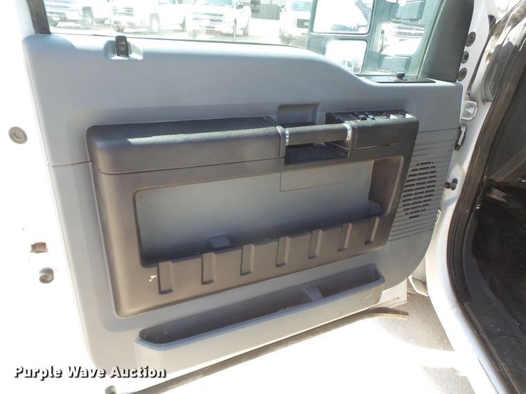 image for item FL9395 2016 Ford F550 Super Duty flatbed truck