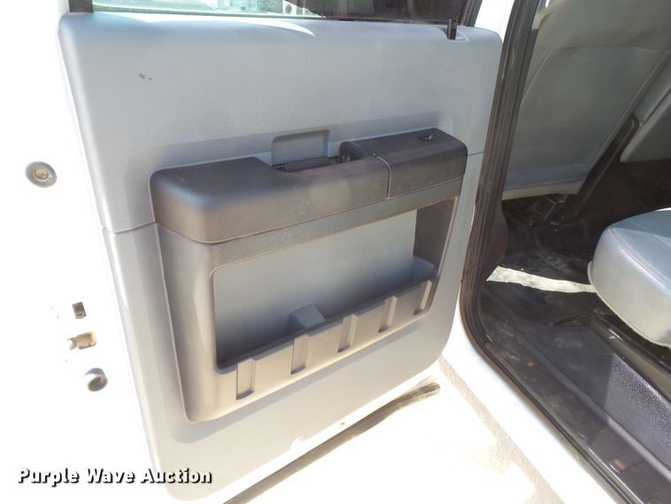 image for item FL9395 2016 Ford F550 Super Duty flatbed truck