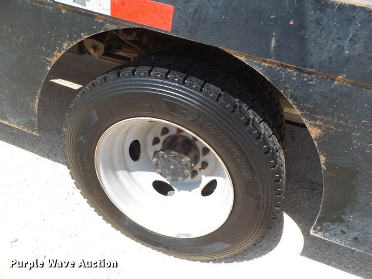 image for item FL9395 2016 Ford F550 Super Duty flatbed truck