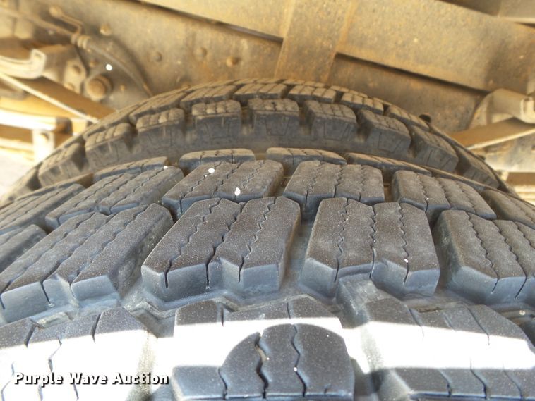 image for item FL9395 2016 Ford F550 Super Duty flatbed truck