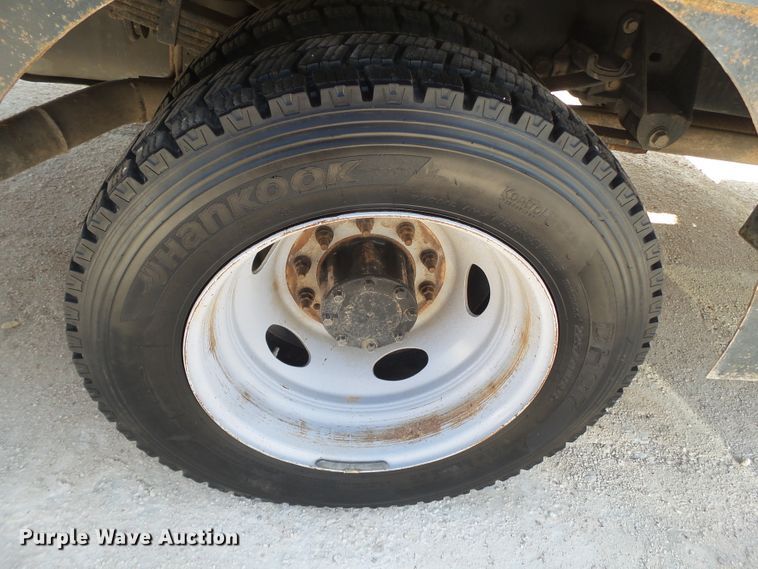 image for item FL9395 2016 Ford F550 Super Duty flatbed truck