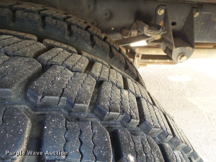 image for item FL9395 2016 Ford F550 Super Duty flatbed truck