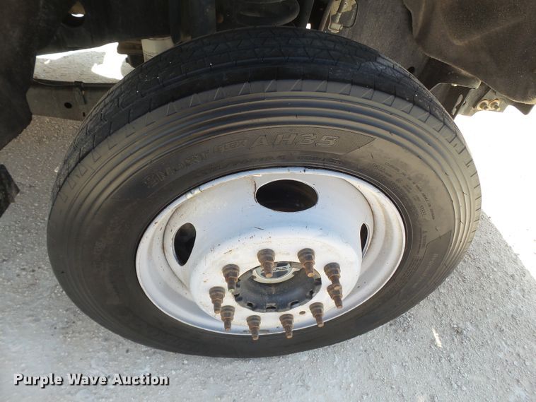 image for item FL9395 2016 Ford F550 Super Duty flatbed truck