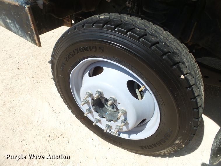 image for item FL9396 2017 Ford F550 Super Duty flatbed truck