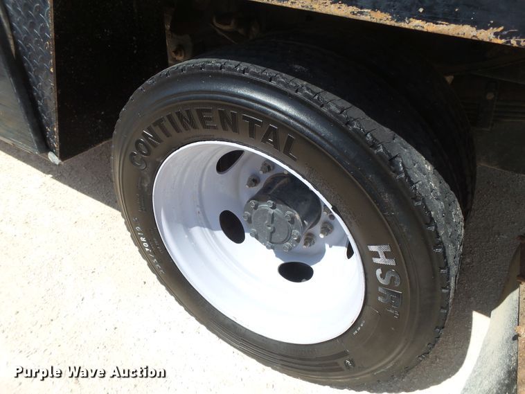 image for item FL9396 2017 Ford F550 Super Duty flatbed truck