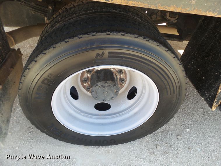 image for item FL9396 2017 Ford F550 Super Duty flatbed truck