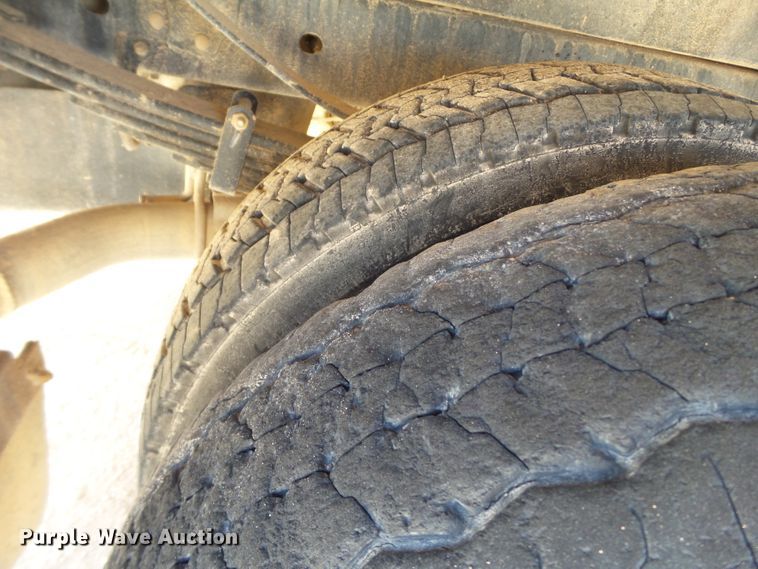 image for item FL9396 2017 Ford F550 Super Duty flatbed truck