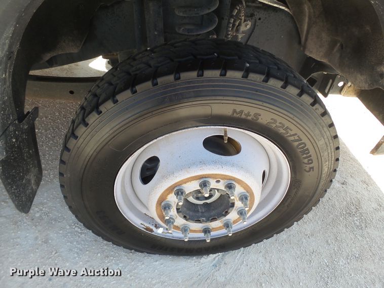 image for item FL9396 2017 Ford F550 Super Duty flatbed truck