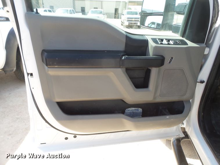 image for item FL9396 2017 Ford F550 Super Duty flatbed truck