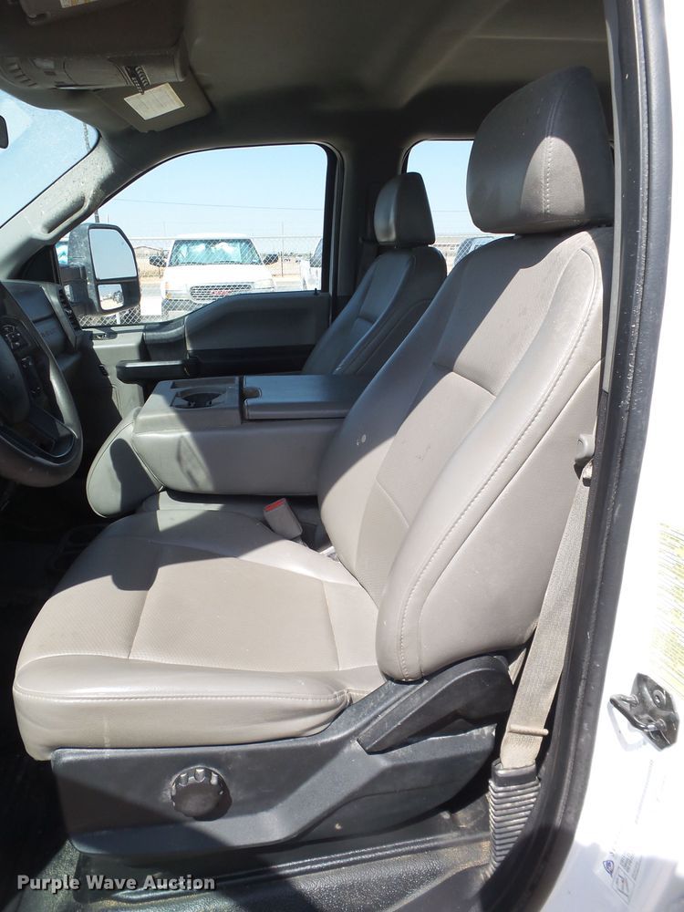 image for item FL9396 2017 Ford F550 Super Duty flatbed truck