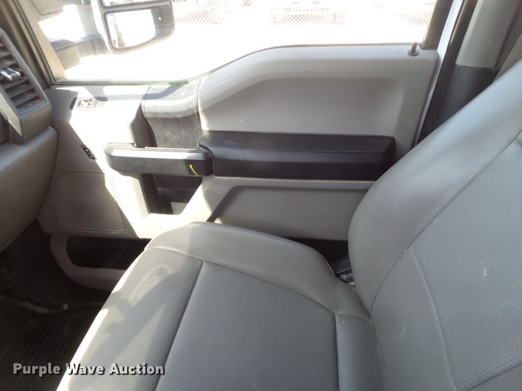 image for item FL9396 2017 Ford F550 Super Duty flatbed truck