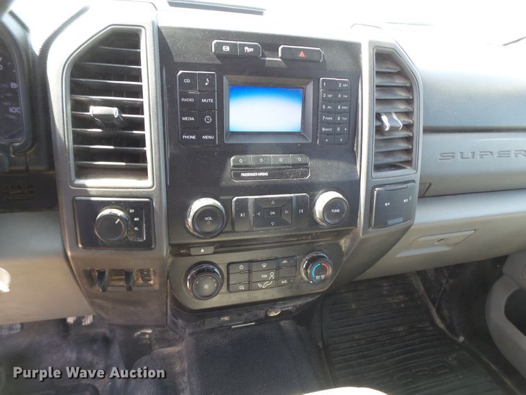 image for item FL9396 2017 Ford F550 Super Duty flatbed truck