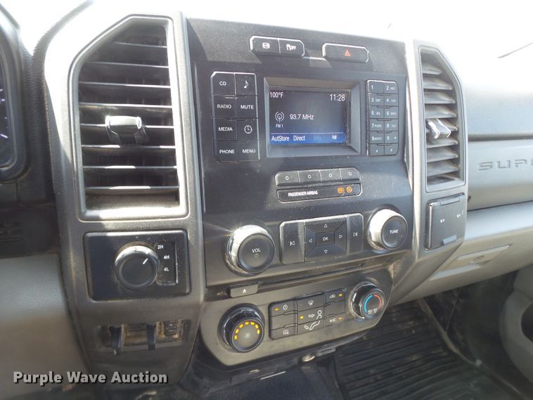 image for item FL9396 2017 Ford F550 Super Duty flatbed truck