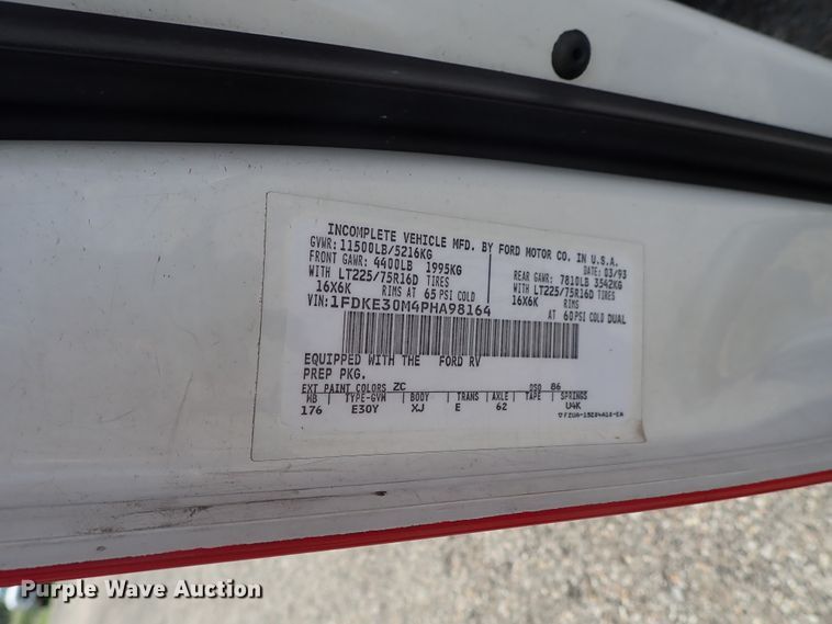 image for item DE0867 1993 Ford Econoline E350 command center bus