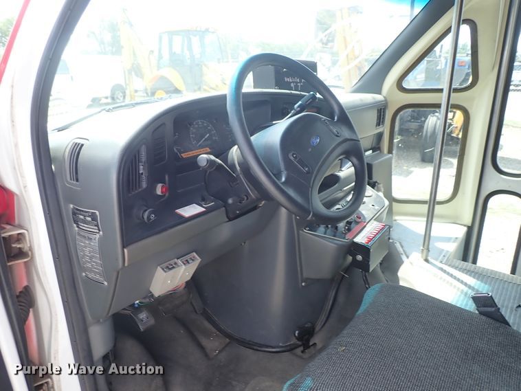 image for item DE0867 1993 Ford Econoline E350 command center bus