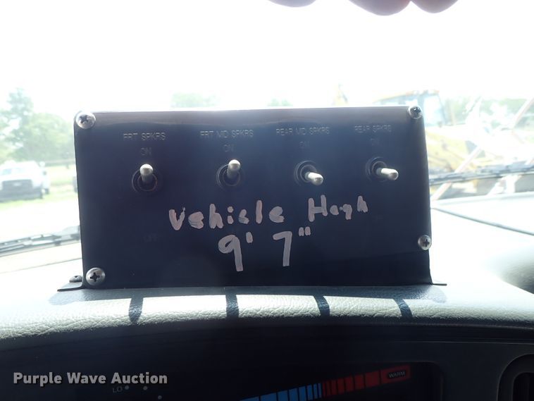 image for item DE0867 1993 Ford Econoline E350 command center bus