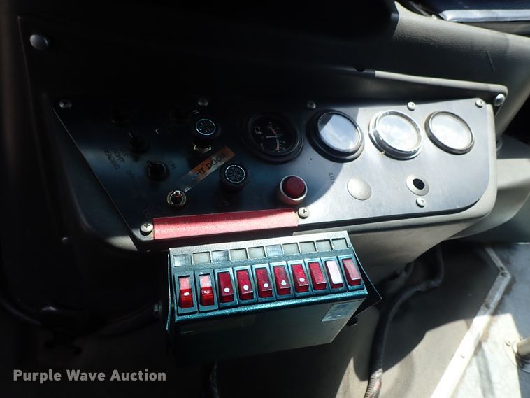 image for item DE0867 1993 Ford Econoline E350 command center bus