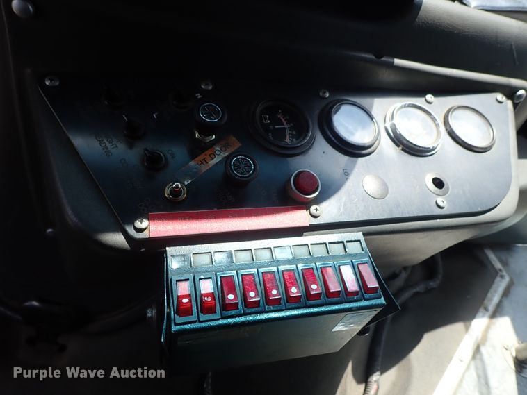 image for item DE0867 1993 Ford Econoline E350 command center bus