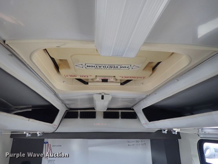 image for item DE0867 1993 Ford Econoline E350 command center bus