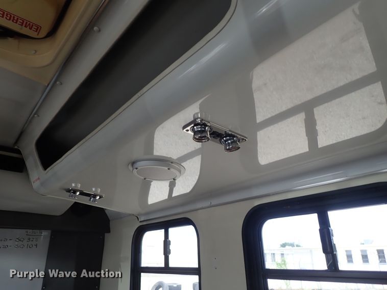 image for item DE0867 1993 Ford Econoline E350 command center bus