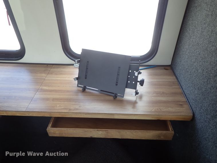 image for item DE0867 1993 Ford Econoline E350 command center bus