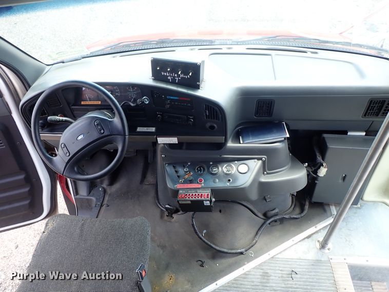 image for item DE0867 1993 Ford Econoline E350 command center bus