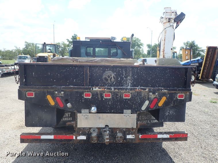 image for item DE0868 2002 International 4700 flatbed truck with crane